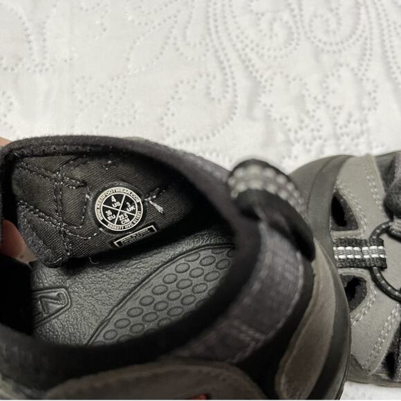 Keen Newport Water Friendly Sandals Kids Size 4 - Picture 9 of 10